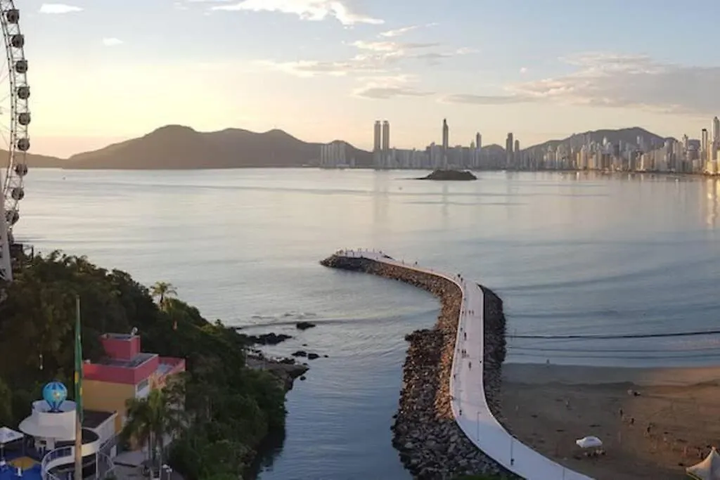 Piscina A Beira-Mar, Tranquilidade E Qualidade No Melhor De Bc Balneário Camboriú