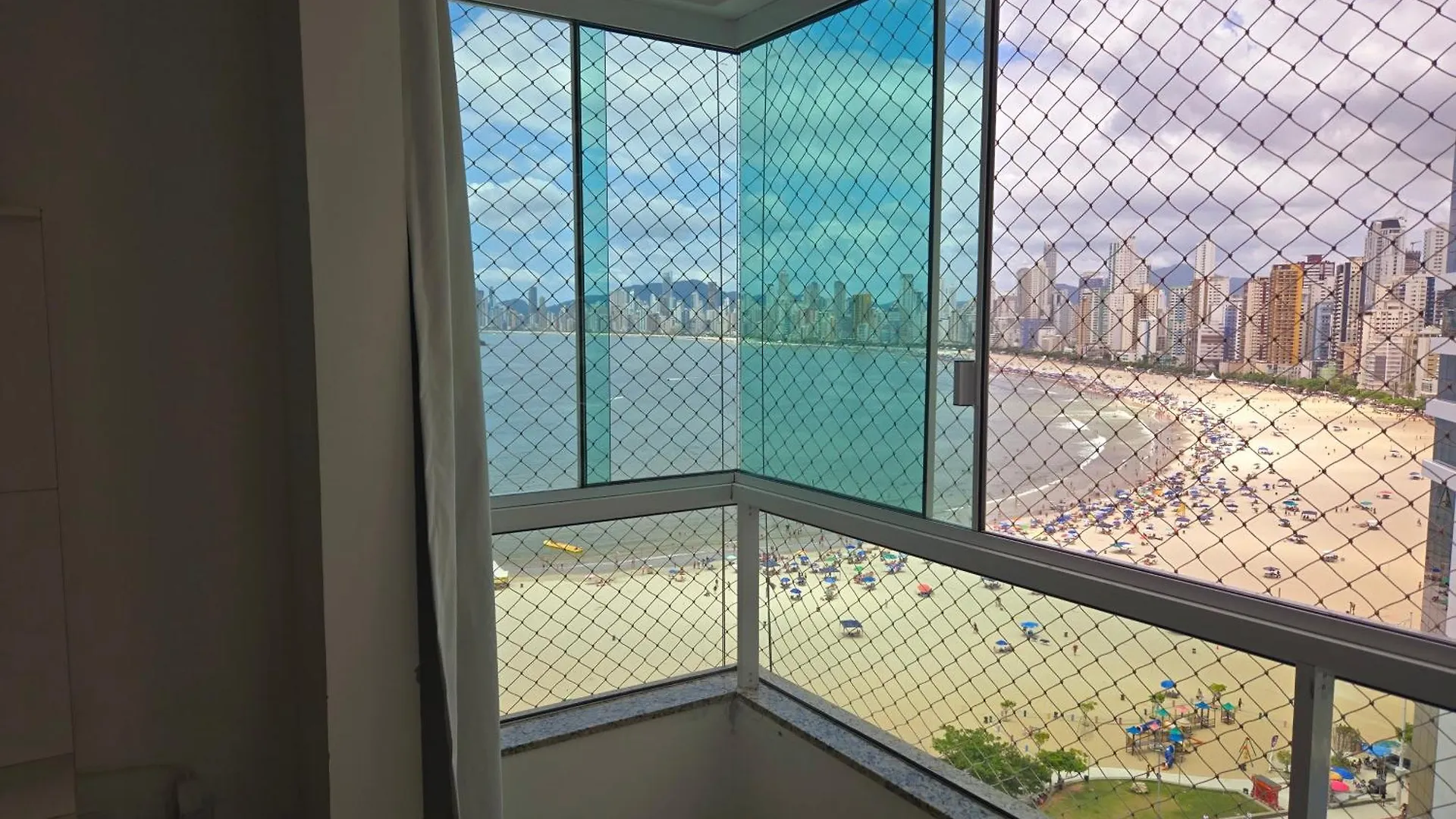 Piscina A Beira-Mar, Tranquilidade E Qualidade No Melhor De Bc Balneário Camboriú Brasil